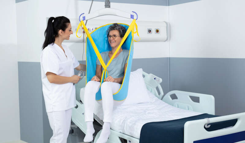 Arjo Maxi Sky 2 Patient and nurse Main image 3 800x467_Product_Page_Main_Image.jpg